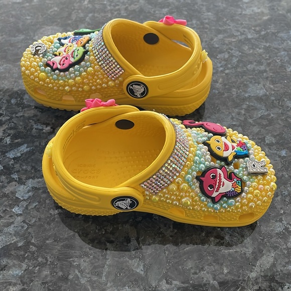 Custom Made Baby Shark Crocs - Picture 4 of 6